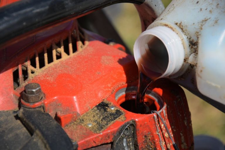 Huiles pour Tronçonneuses à Chaîne et 2T : les Meilleures
