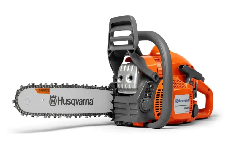Husqvarna 440 II : notre test de cette tronçonneuse domestique 40,9 cm³