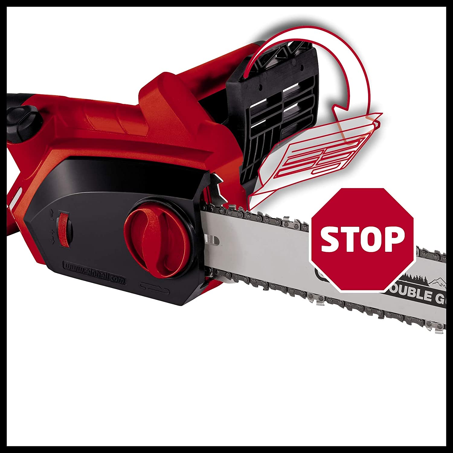 Einhell GH-EC 2040 en cours de coupe sur une bûche