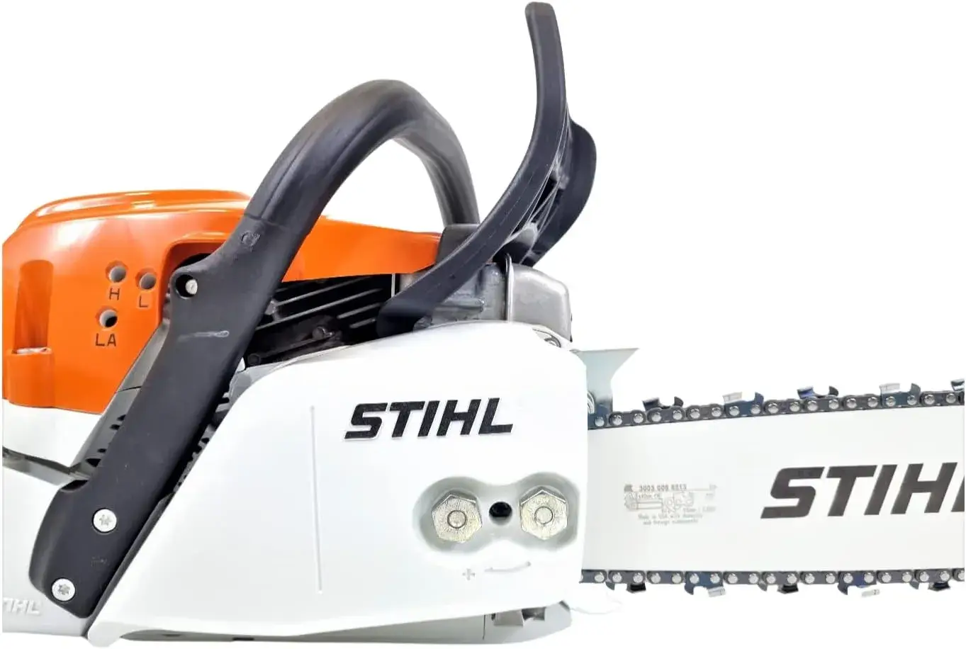 Stihl MS 271 en coupe dans un tronc