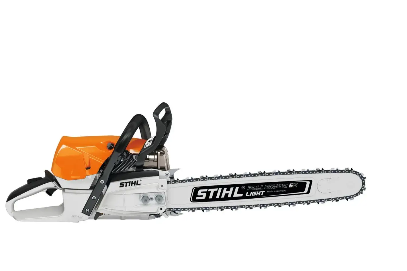 Stihl MS 462 C-M en coupe dans une grume de chêne