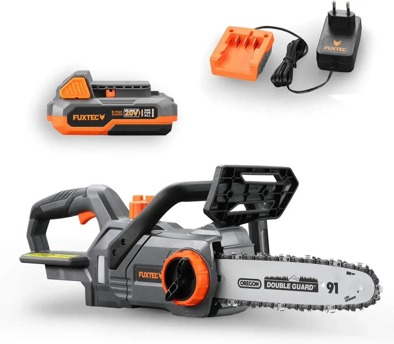 Fuxtec FX-E1KS20 en train de couper une branche posée au sol