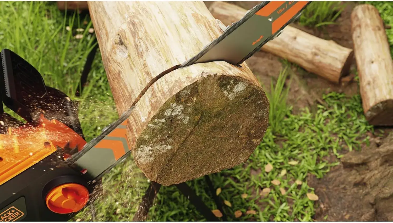 BLACK+DECKER BECS2245-QS en train de débiter un gros tronc