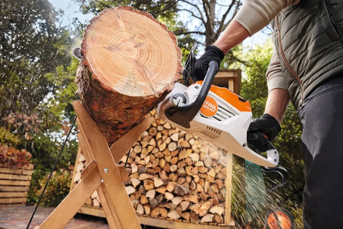 Batterie AK et carter de la tronçonneuse Stihl MSA 80 C-B