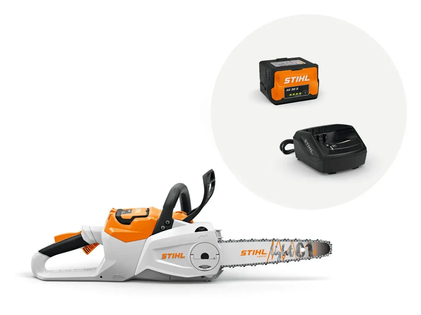 Stihl MSA 80 C-B en coupe sur une branche de jardin
